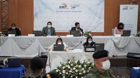 Balotaje indefinido: Crece la expectativa en Ecuador por los resultados del CNE para saber quién enfrentará a Arauz en la segunda vuelta presidencial