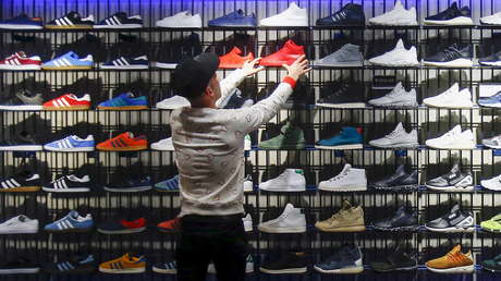 Roba unas zapatillas y en su intento de huida se topa con un campeón de artes marciales (VIDEO)