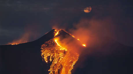 La última erupción del volcán Etna resulta "mucho más poderosa" que las anteriores y sorprende a los propios vulcanólogos (FOTOS, VIDEO)