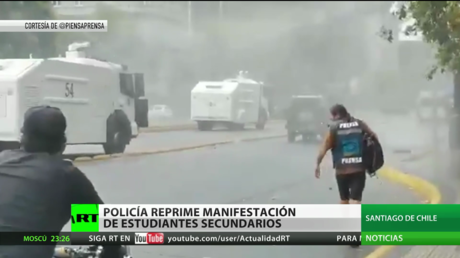 Policía chilena reprime una manifestación de estudiantes secundarios