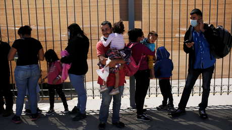 En medio de una nueva oleada en la frontera, Biden insta a los migrantes: "No vengan"