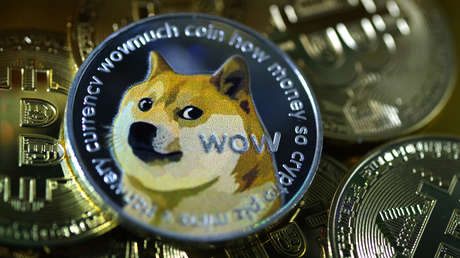 "Ladrando a la luna": el dogecoin se dispara un 600 % en una semana y hace saltar las alarmas sobre la formación de una burbuja