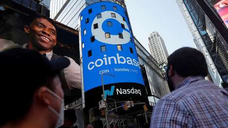 El director ejecutivo de Coinbase vendió 291,8 millones de dólares en acciones el día de su debut en el Nasdaq