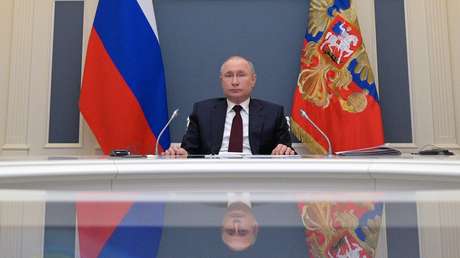 Momento incómodo durante la cumbre climática: interrumpen la intervención de Macron para conectar en directo con Putin (VIDEO)