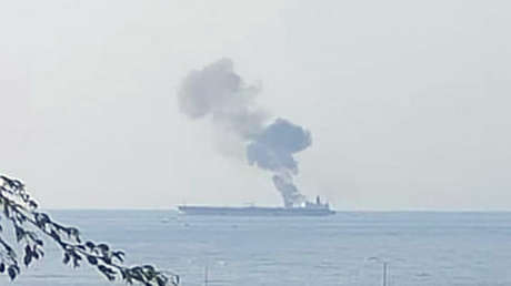 FOTOS: Se declara un incendio a bordo de un petrolero frente a las costas de Siria y las autoridades creen que pudo ser causado por un ataque con dron