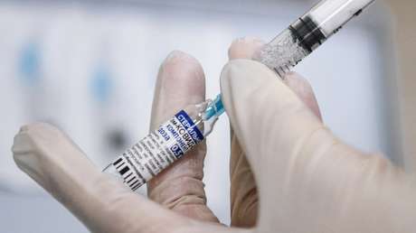 Putin afirma que las vacunas rusas contra el covid-19 "son las más fiables y seguras" y las compara con el fusil kaláshnikov