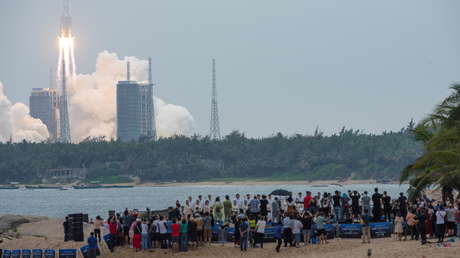 "Una pieza del cohete de SpaceX cayó en una granja": China acusa a EE.UU. de doble rasero tras las críticas por la caída de los restos de su cohete
