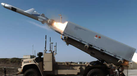 Marines de EE.UU. hunden un barco en la primera prueba de un misil lanzado desde un vehículo terrestre no tripulado