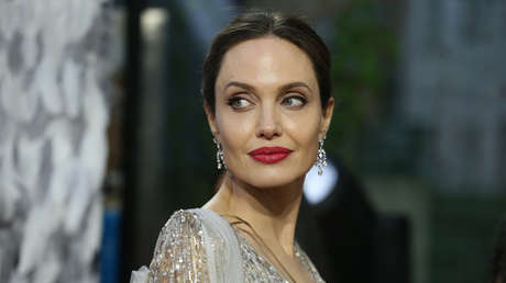 Angelina Jolie pasa 18 minutos cubierta de abejas para concienciar sobre esos animales (IMÁGENES)