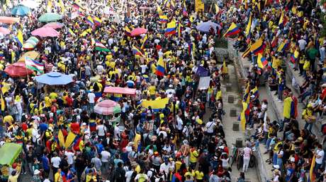 Enfrentamientos entre la Policía y los manifestantes en Cali dejan un agente muerto y dos más heridos
