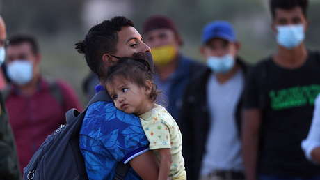 La Administración Biden revierte políticas de Trump y reabre el acceso al asilo para víctimas de abuso doméstico y violencia de pandillas