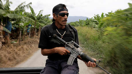 Aparece en México un frente armado irregular contra los cárteles que estaría formado por unos 3.000 productores de aguacates, y el Gobierno responde