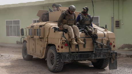 Reportan que los talibanes ejecutaron a 22 soldados afganos desarmados que intentaban rendirse