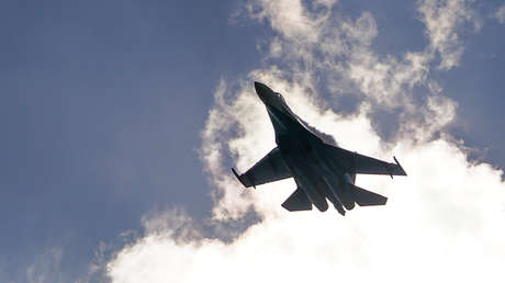 Aviones rusos MIG-31 y SU-35 escoltan tres bombarderos estratégicos de EE.UU. sobre el mar de Bering