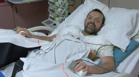 FOTOS: El primer hombre con brazos y hombros trasplantados puede ya flexionar sus bíceps