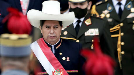 "Rompamos juntos las cadenas de la pobreza y del subdesarrollo": El llamado de Pedro Castillo durante su juramentación simbólica en Ayacucho