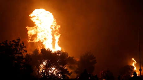 El primer ministro de Grecia alerta que el país es "un polvorín" en medio de la ola de calor y los incendios forestales