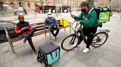 La llamada 'ley rider' entra en vigor en España y causa polémica entre los repartidores