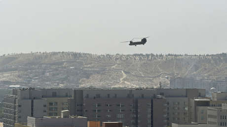 VIDEO: Evacuan en helicópteros la Embajada de EE.UU. en Kabul un mes después de que Biden dijera que no sucedería bajo "ninguna circunstancia"