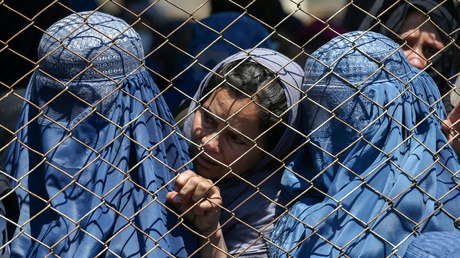 Los talibanes 'invitan' a las mujeres afganas a participar en el nuevo Gobierno