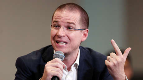 "¿Quién lo manda a agarrar dinero?": La respuesta de López Obrador al excandidato presidencial que lo retó y que ya anticipó que huirá del país