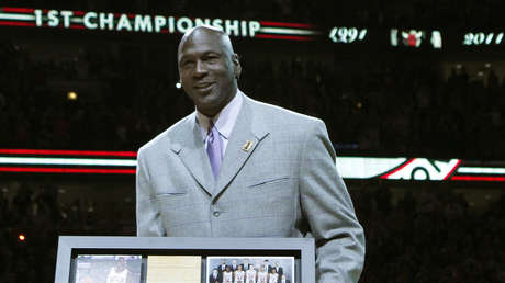 Subastan unos calzoncillos "muy usados" de Michael Jordan, a partir de 500 dólares (FOTO)