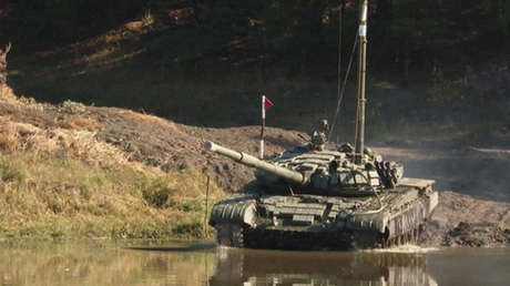 VIDEO: Graban desde el interior de un carro de combate cómo tanquistas rusos conducen bajo el agua