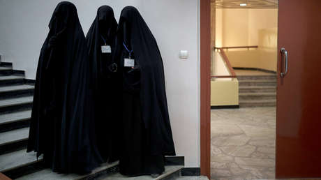 Los talibanes dan a conocer las nuevas reglas para las mujeres en las universidades