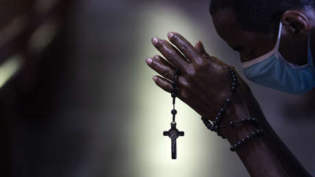 Lo que hay detrás de las misiones religiosas fundamentalistas que buscan "convertir las almas" de los pueblos indígenas en la Amazonía de Brasil