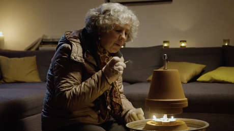 Cubrir las ventanas con papel aluminio o improvisar una chimenea: lanzan en Alemania un tutorial sobre cómo sobrevivir sin calefacción