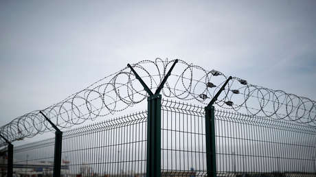 La Policía francesa dispara balas de goma a migrantes que se disponían a cruzar el canal de la Mancha