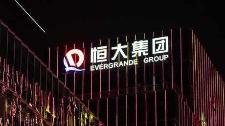 Evergrande incumple el pago de 148 millones de dólares de intereses y los mercados de China se desploman