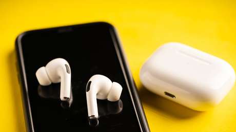 Apple podría desarrollar AirPods que monitorean la temperatura y la postura del usuario