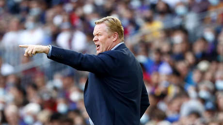 VIDEO: El auto de Ronald Koeman es asaltado por hinchas del Barcelona tras la derrota 1-2 ante el Real Madrid