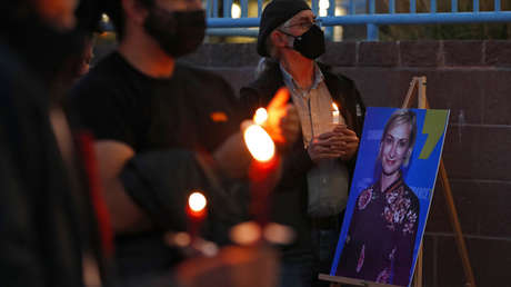 El asistente de dirección de 'Rust' que entregó el arma a Baldwin fue sujeto de una queja de seguridad en 2019