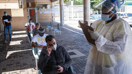 "Una caja de arena evolutiva para el virus": sugieren una posible explicación de la rápida propagación de la cepa ómicron