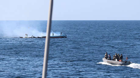 Narcotraficantes queman un alijo de droga al darse cuenta de que los seguían  y acaban necesitando ser rescatados (VIDEO)