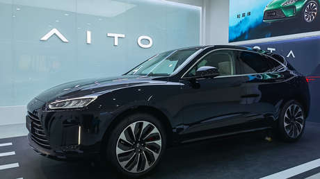 Presentan el primer auto equipado con el sistema operativo HarmonyOS de Huawei, que convierte al vehículo en un "superdispositivo"