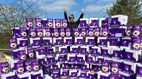 Un joven británico realiza actos de bondad al azar todos los días desde el inicio de la pandemia y logra recaudar casi 54.000 dólares