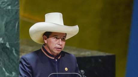 Entre la crisis política y los embates de la derecha en el Congreso: El desafiante 2022 de Pedro Castillo