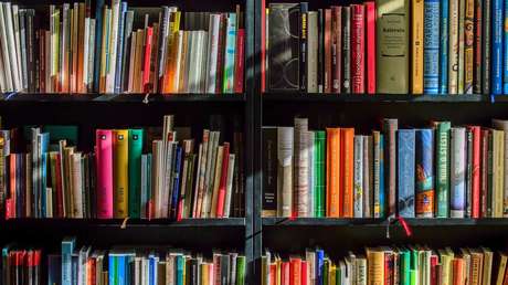 Detienen a un italiano que se hacía pasar por editor y agente literario para robarle manuscritos a escritores