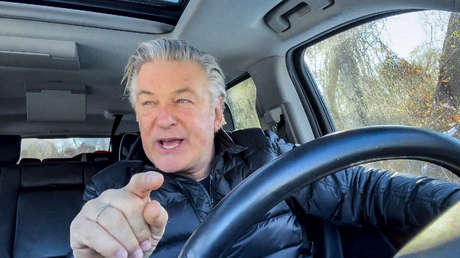Alec Baldwin explica por qué no ha entregado su móvil a los investigadores del tiroteo fatal durante el rodaje de 'Rust'