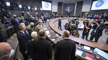 Peskov: "Insistimos en obtener una respuesta directa de EE.UU. a propuestas de seguridad, ya que es el único camino para la distensión en la frontera"