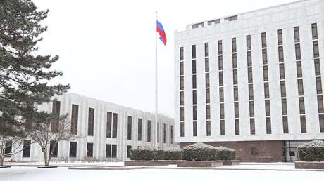 Embajada de Rusia en EE.UU. insta a parar la "histeria" y no alentar a Kiev a "nuevas provocaciones" en Donbass