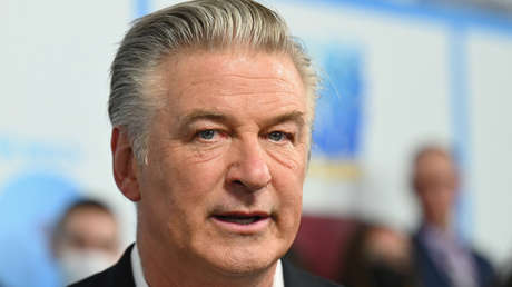 La familia de un soldado fallecido en Afganistán demanda a Alec Baldwin acusándolo de difamar a su hermana