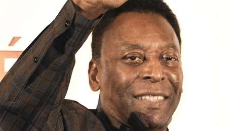 Pelé regresa al Hospital Albert Einstein de Sao Paulo para retomar el tratamiento de quimioterapia