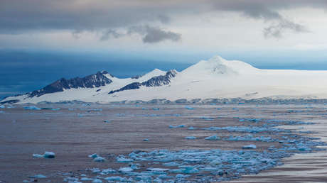 Encuentran por primera vez contaminación por nanoplásticos en los dos polos: ¿por qué es una muy mala noticia?