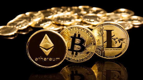 Putin comenta "ciertas ventajas competitivas" de Rusia respecto a las criptomonedas e insta a alcanzar un consenso sobre su regularización en el país