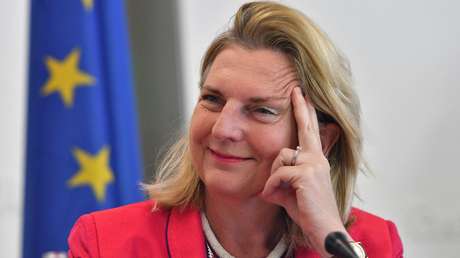 Ex ministra de Exteriores de Austria a RT: "Tras el fiasco tremendo de Kabul, la OTAN tropezó como un sonámbulo con Ucrania"