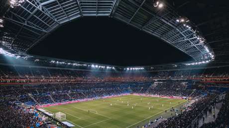 Un futbolista del Barcelona juega con una camiseta sin escudo del club ni logo de Nike (y marca un gol)